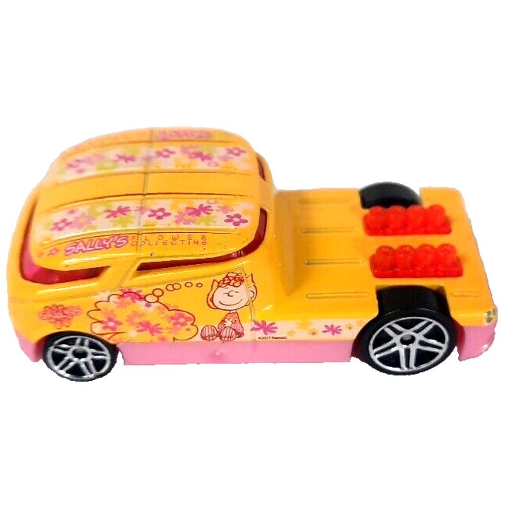 Hot Wheels Yellow Qombee 2005 Sally Peanuts Thailand K23 Toy Car Collectible